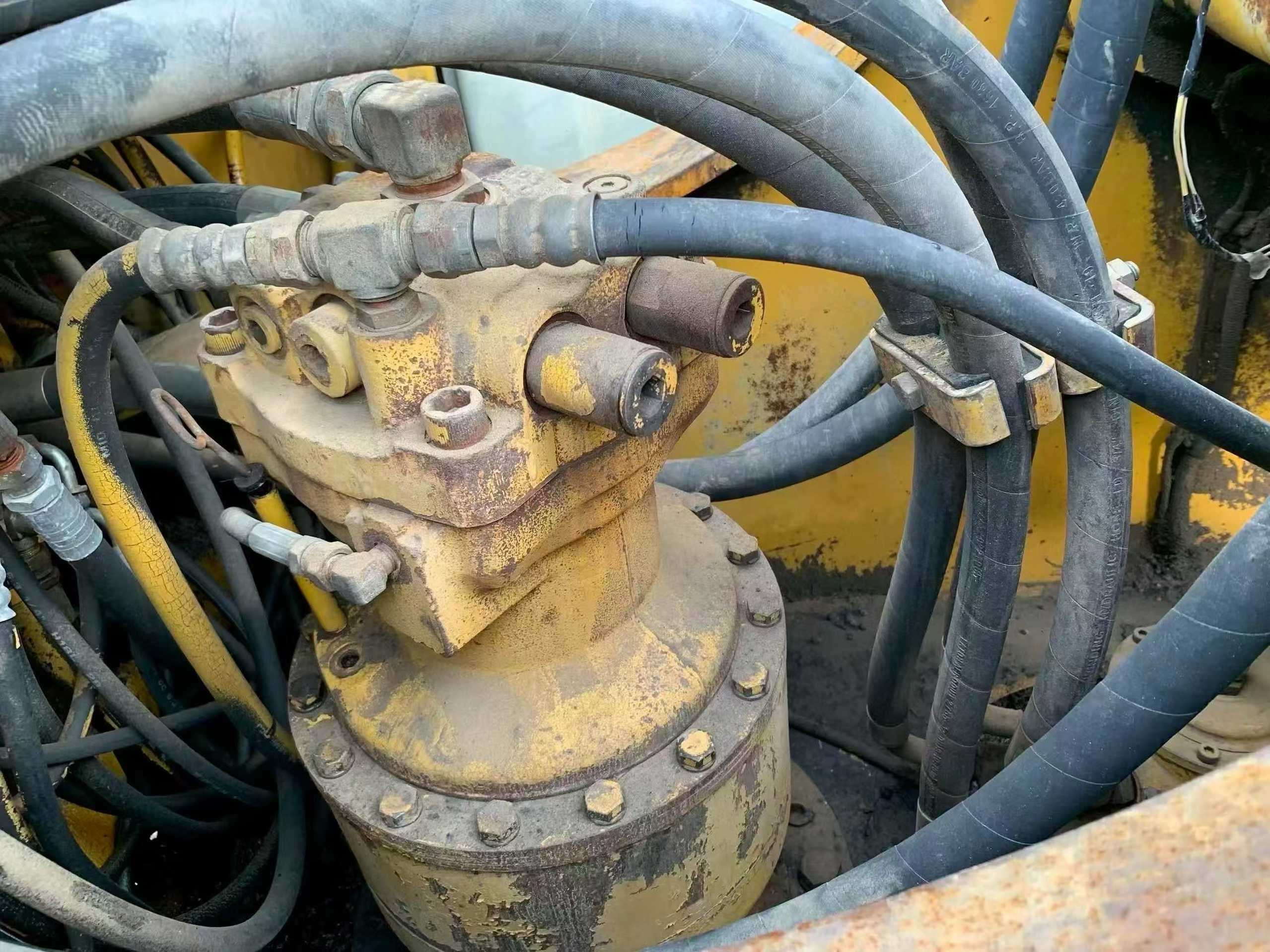 Buy Kato 820-3SP Used Excavator / 4