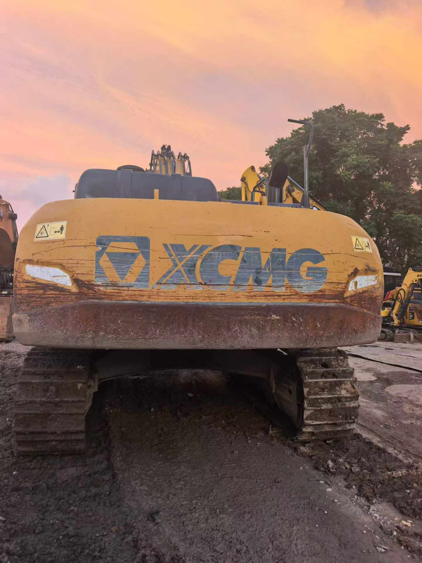 Buy XCMG XE400T Used Excavator / 4 Buy XCMG XE400T Used Excavator / 4