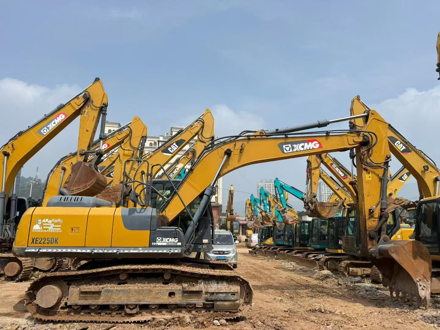 Comprar XCMG XE225DK Usado Escavadeira