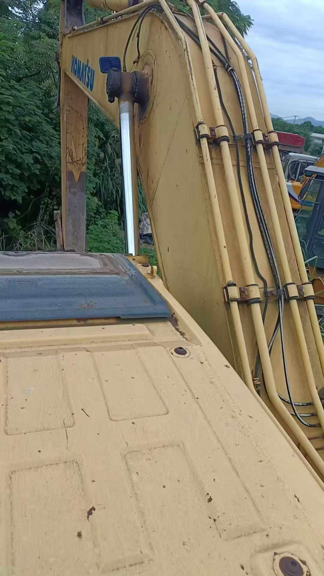 Buy Komatsu PC200 Used Excavator / 1