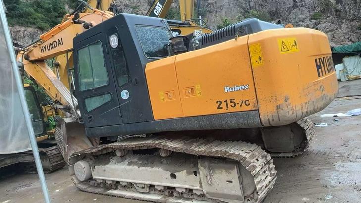 Buy Hyundai R215-7 Used Excavator / 1