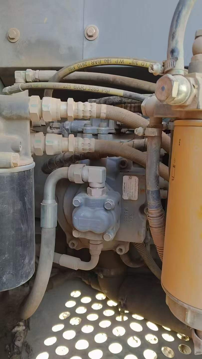 Купить Подержанный Экскаватор Hitachi EX130 / 3 Купить Подержанный Экскаватор Hitachi EX130 / 3