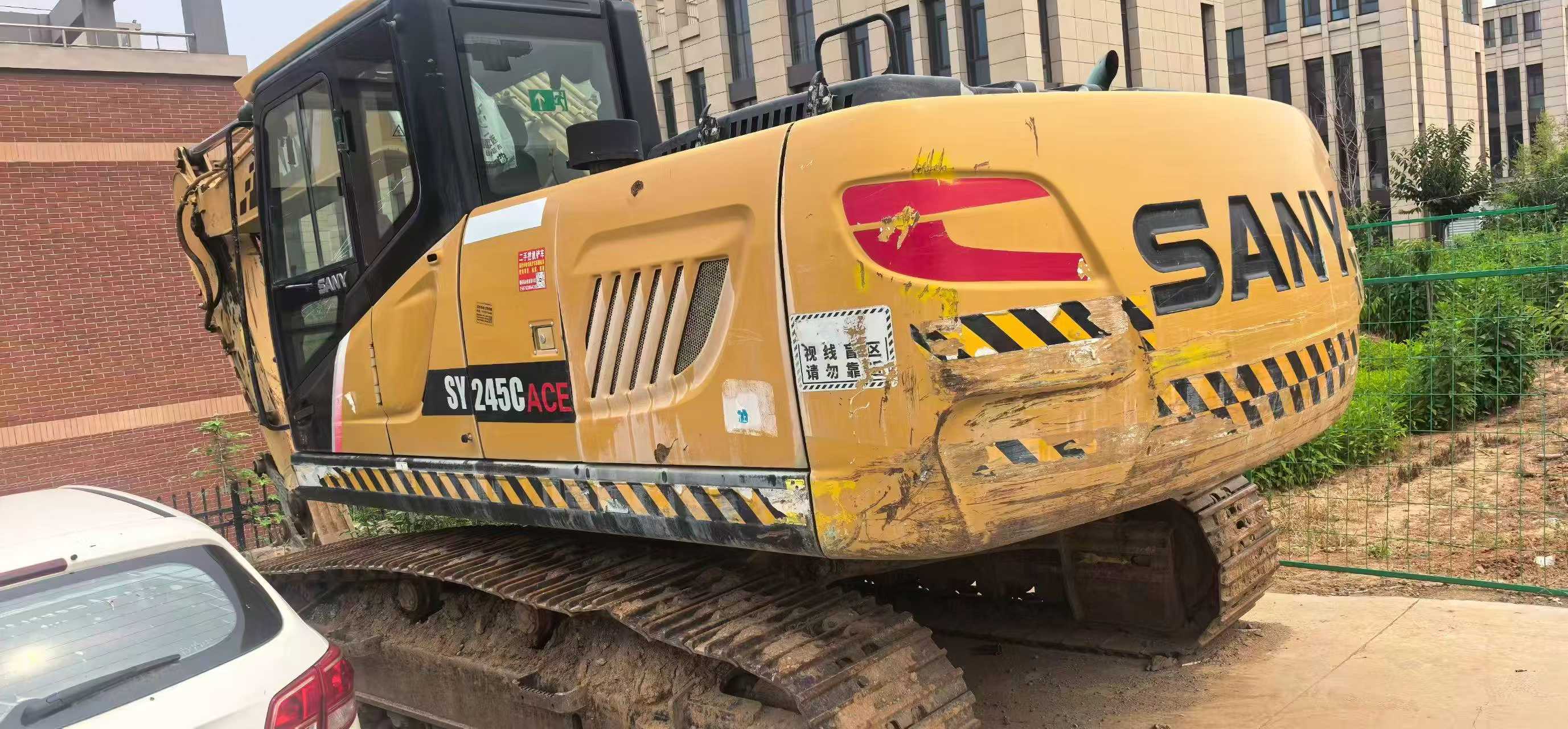 Buy Sany SY215C Used Excavator / 1
