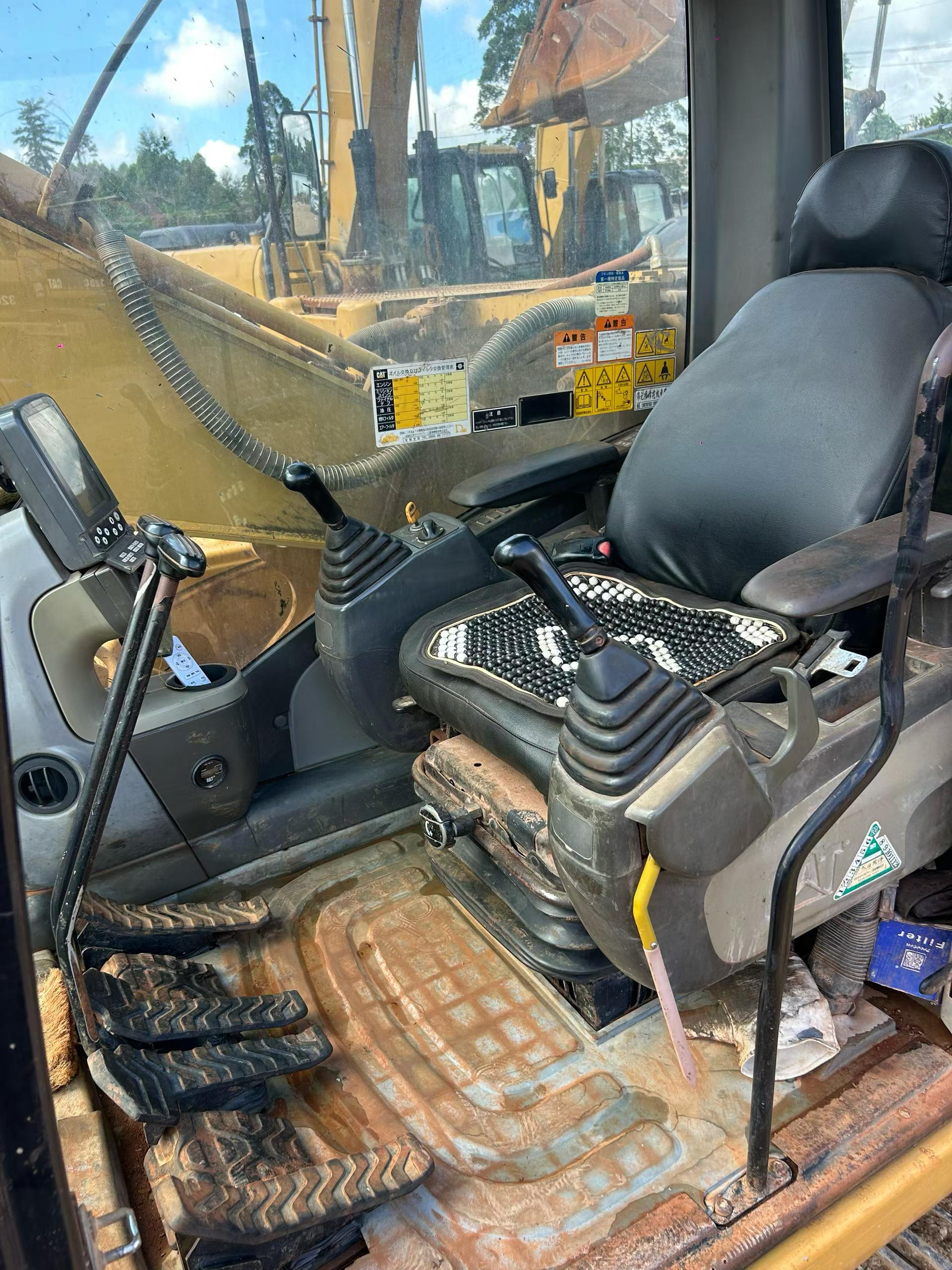 Buy Caterpillar 320D Used Excavator / 2 Buy Caterpillar 320D Used Excavator / 2