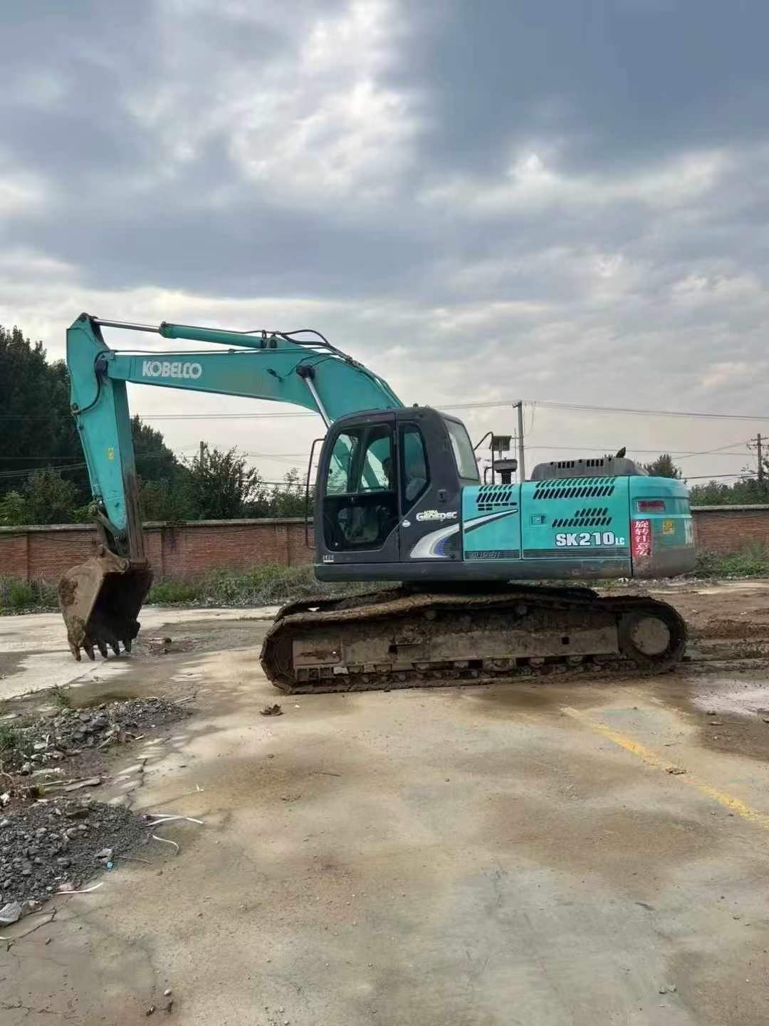 Buy Kobelco SK210 Used Excavator / 3 Buy Kobelco SK210 Used Excavator / 3