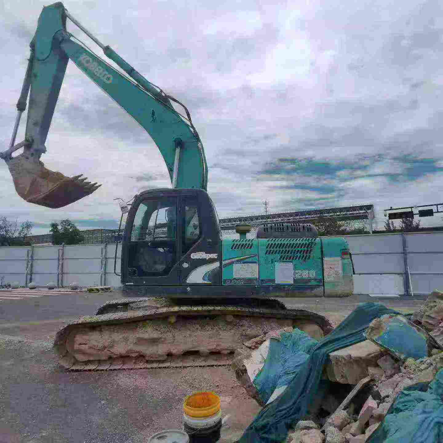 Buy Kobelco SK260 Used Excavator