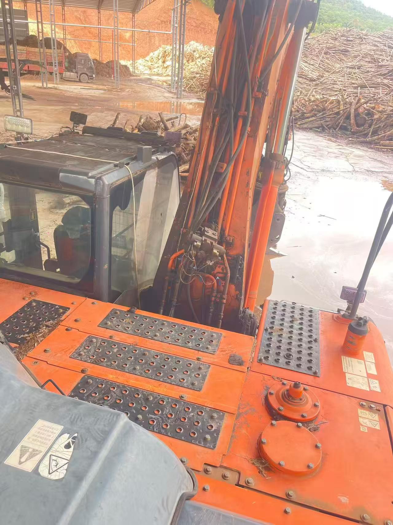 Купить Подержанный Экскаватор Hitachi ZX260-3G / 7 Купить Подержанный Экскаватор Hitachi ZX260-3G / 7