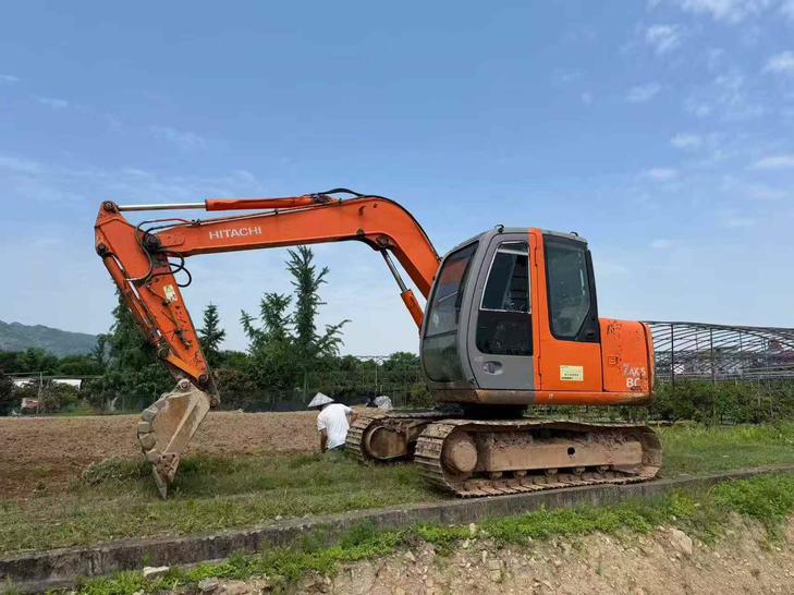 Buy Hitachi EX70 Used Excavator / 1