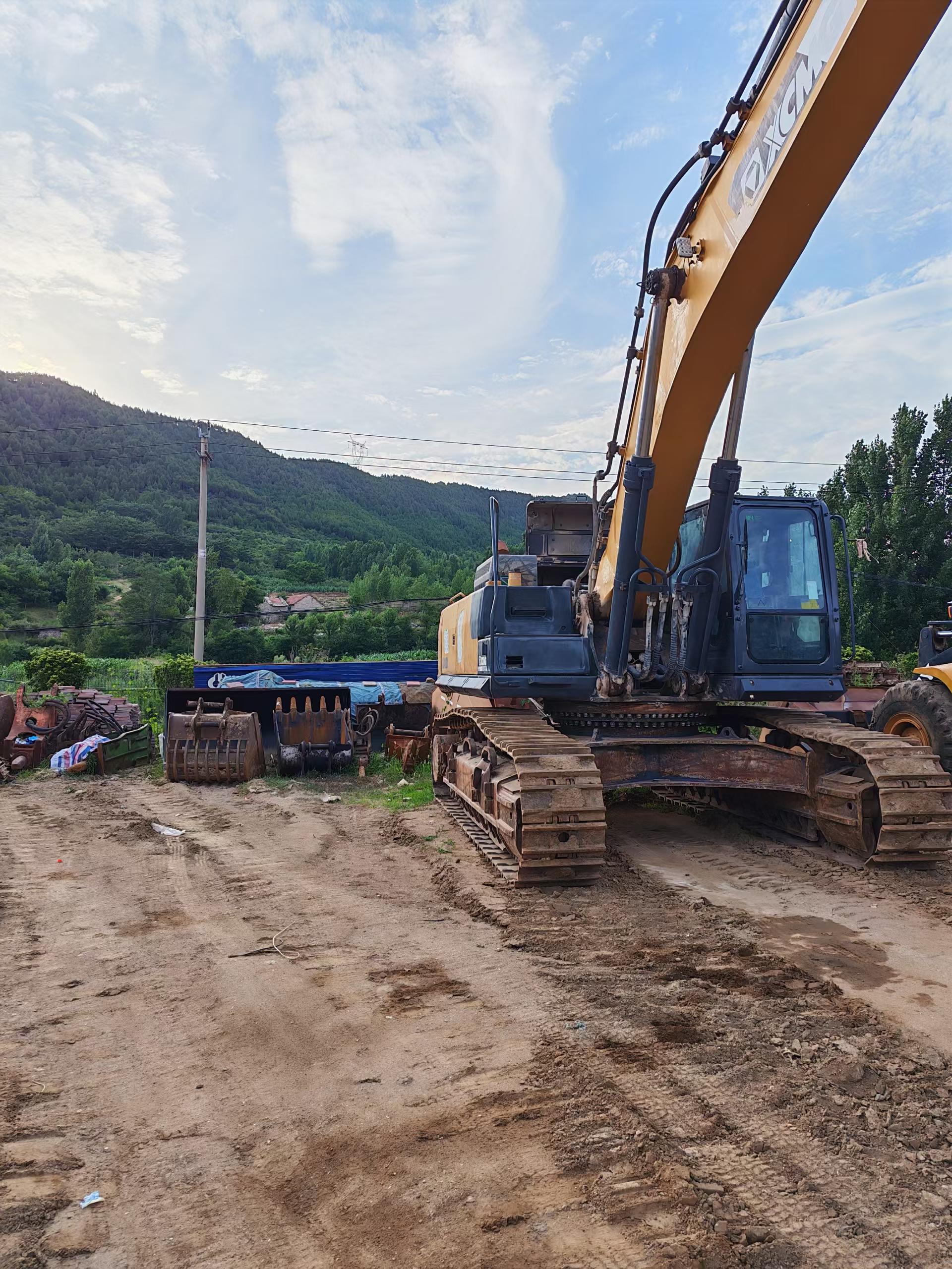 Buy XCMG XE490D Used Excavator