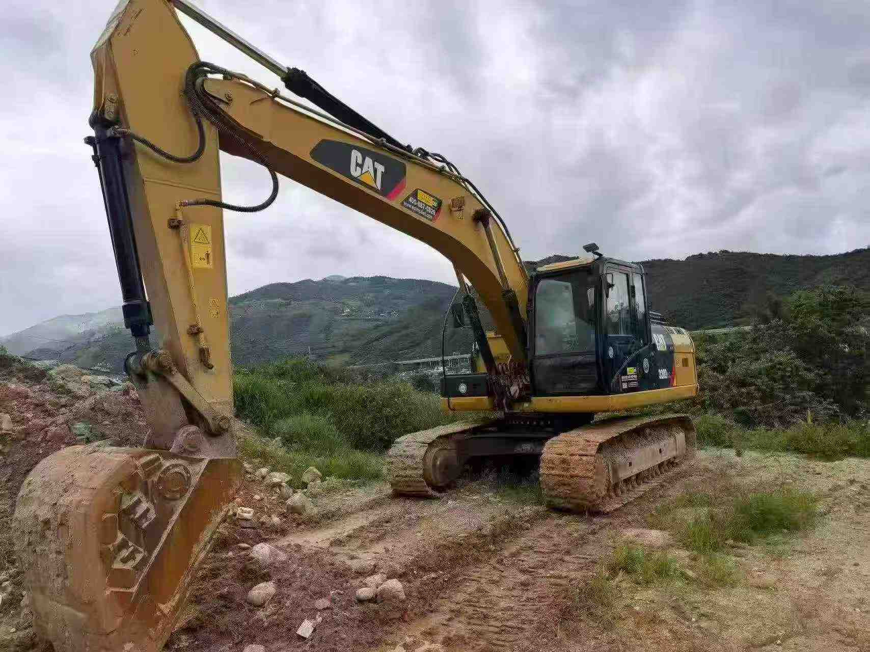 Buy Caterpillar 320D Used Excavator / 2 Buy Caterpillar 320D Used Excavator / 2