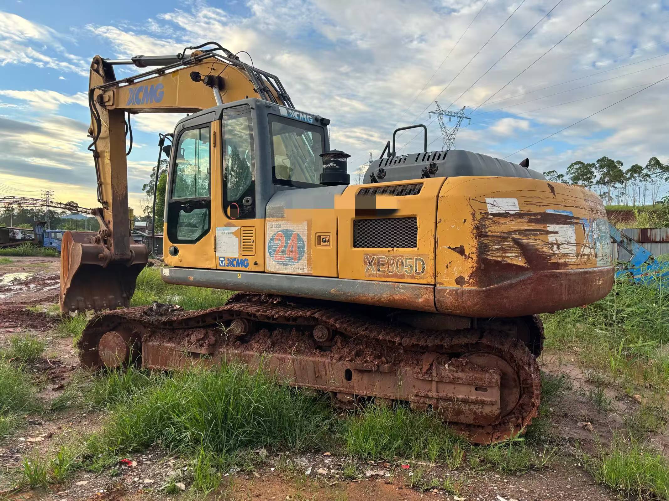 Buy XCMG XE270DK Used Excavator