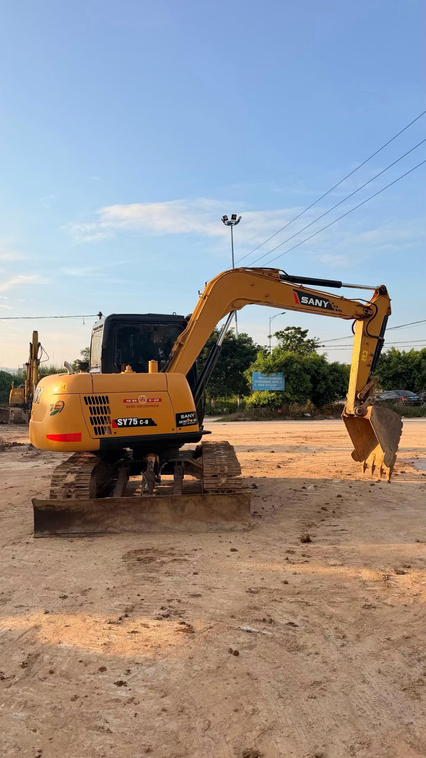 Buy Sany SY75 Used Excavator / 2 Buy Sany SY75 Used Excavator / 2