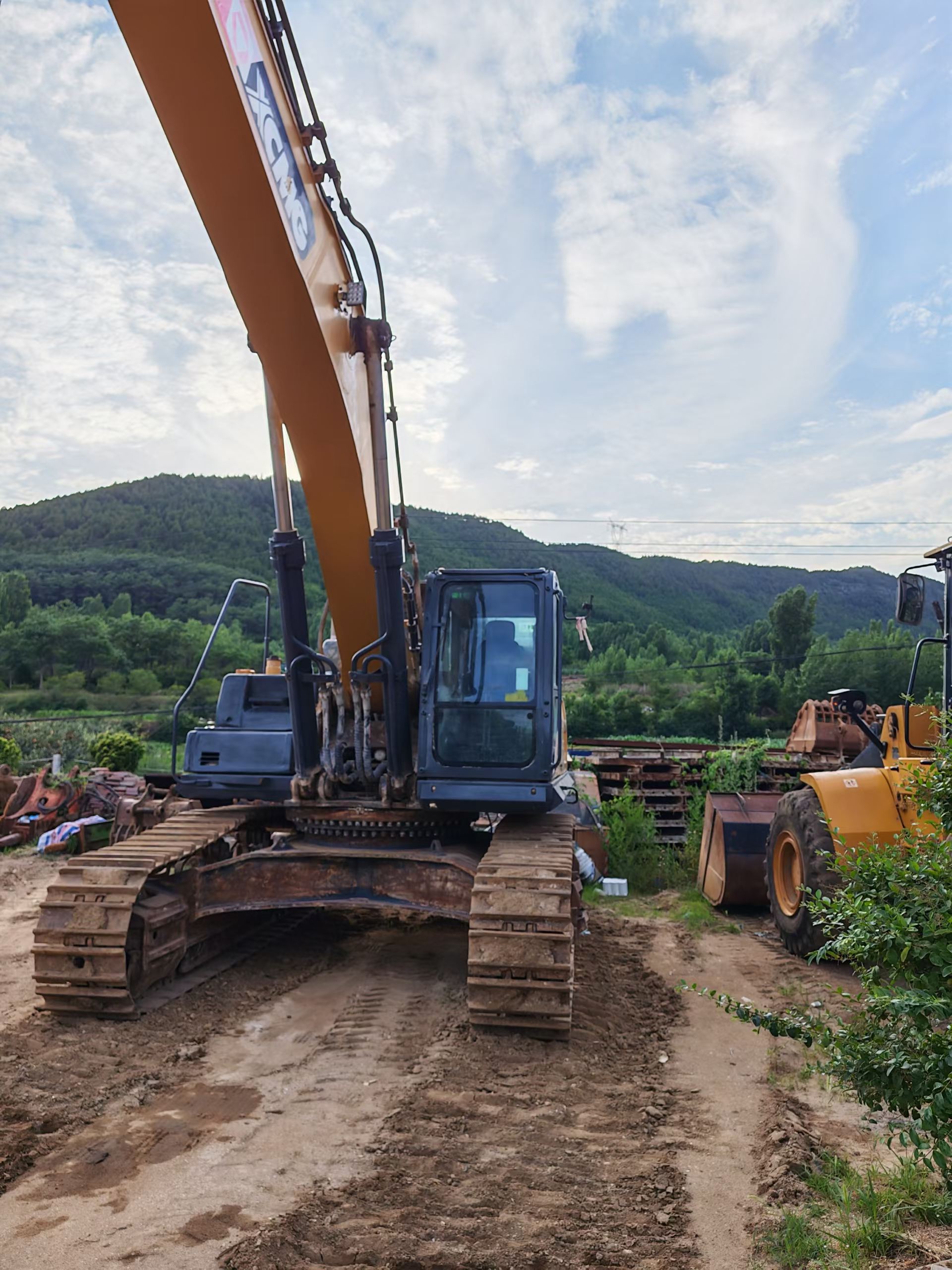Buy XCMG XE490D Used Excavator / 2 Buy XCMG XE490D Used Excavator / 2