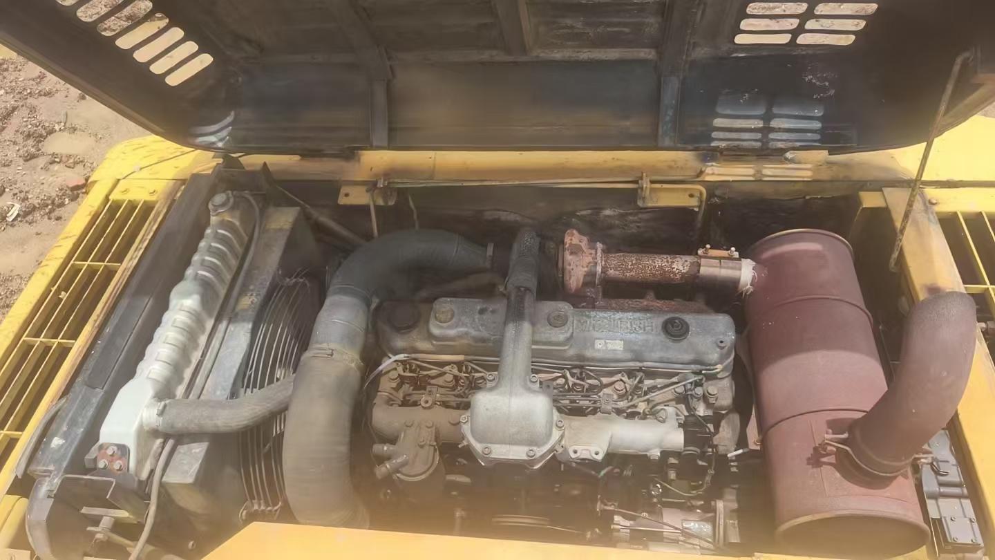 Buy Kato 820-3SP Used Excavator / 9