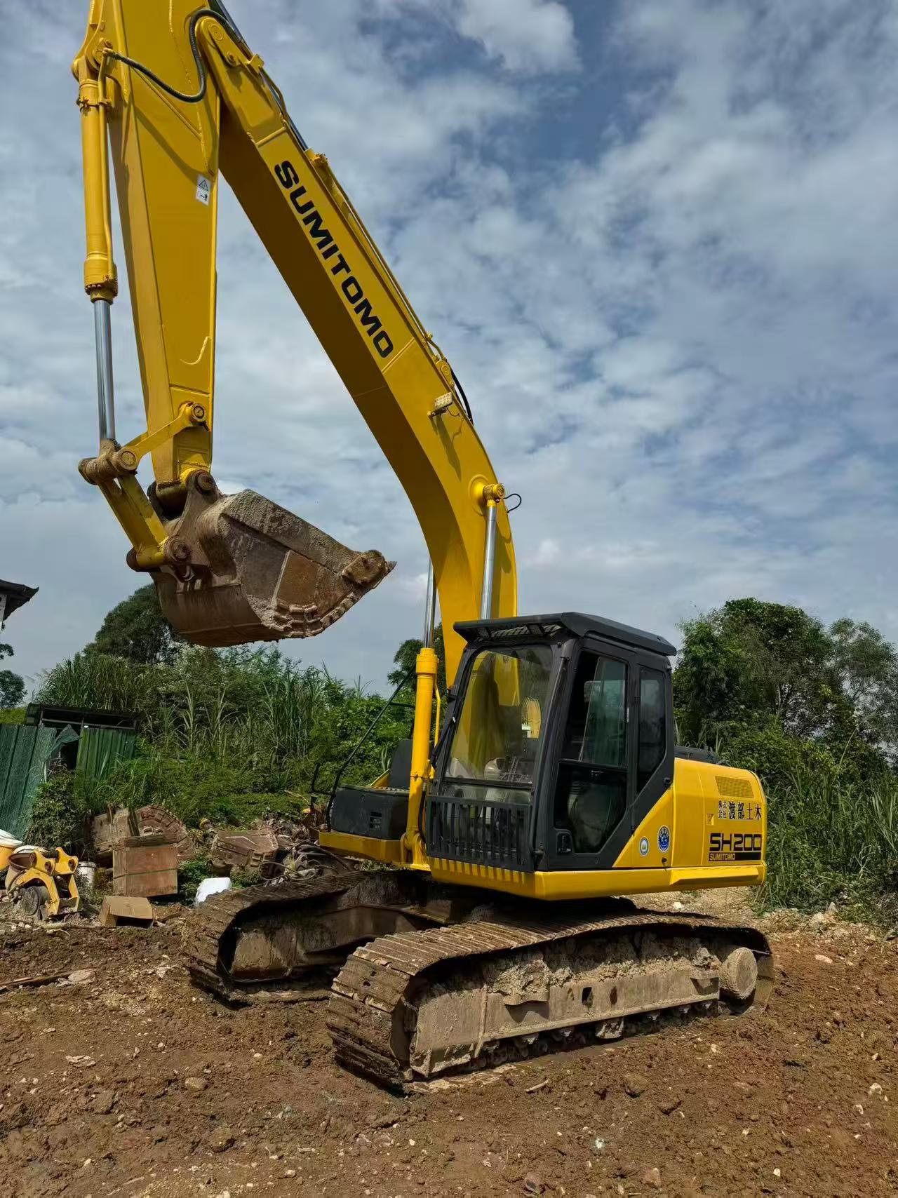 Buy Sumitomo SH200A5 Used Excavator / 1
