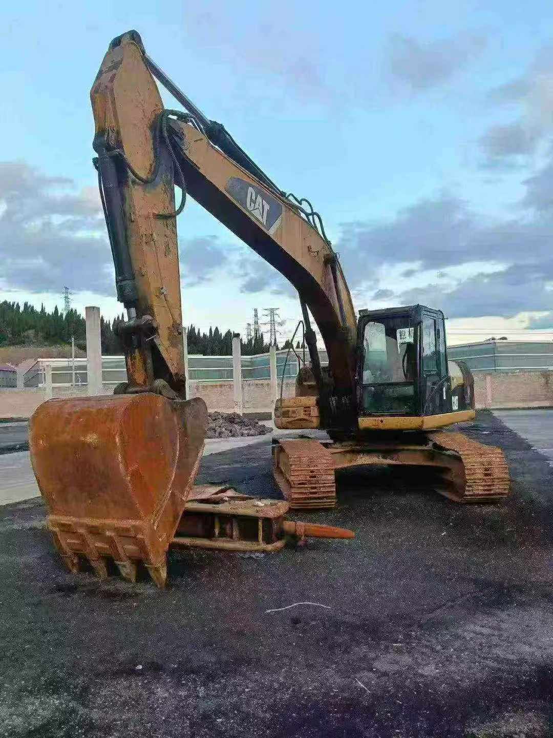 Buy Caterpillar 323 Used Excavator / 2