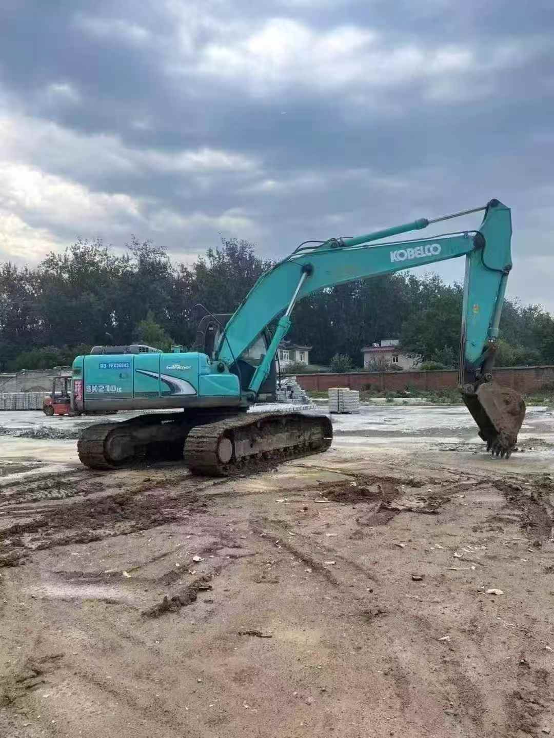 Buy Kobelco SK210 Used Excavator / 2 Buy Kobelco SK210 Used Excavator / 2