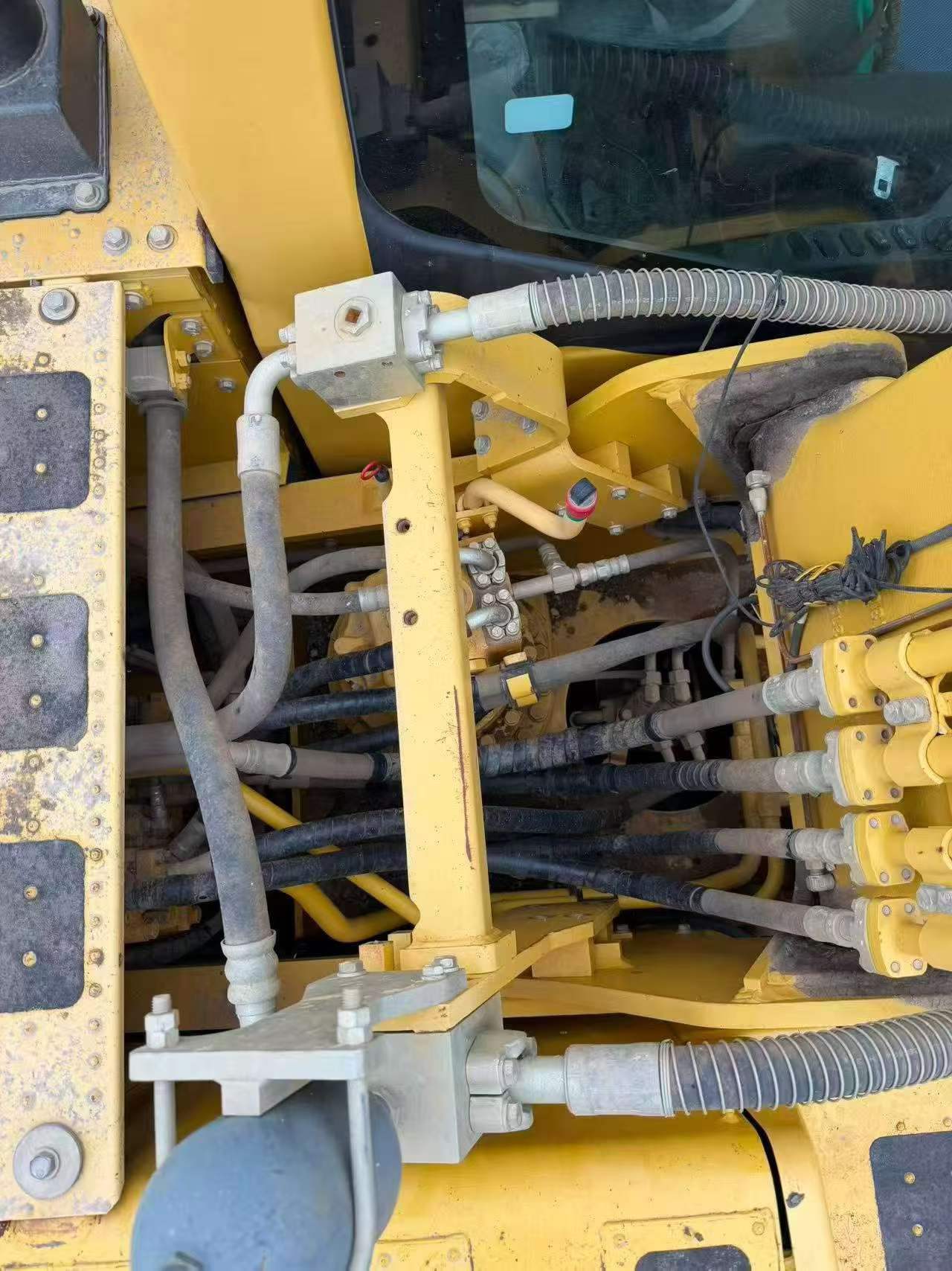 Buy Komatsu PC210 Used Excavator / 9 Buy Komatsu PC210 Used Excavator / 9