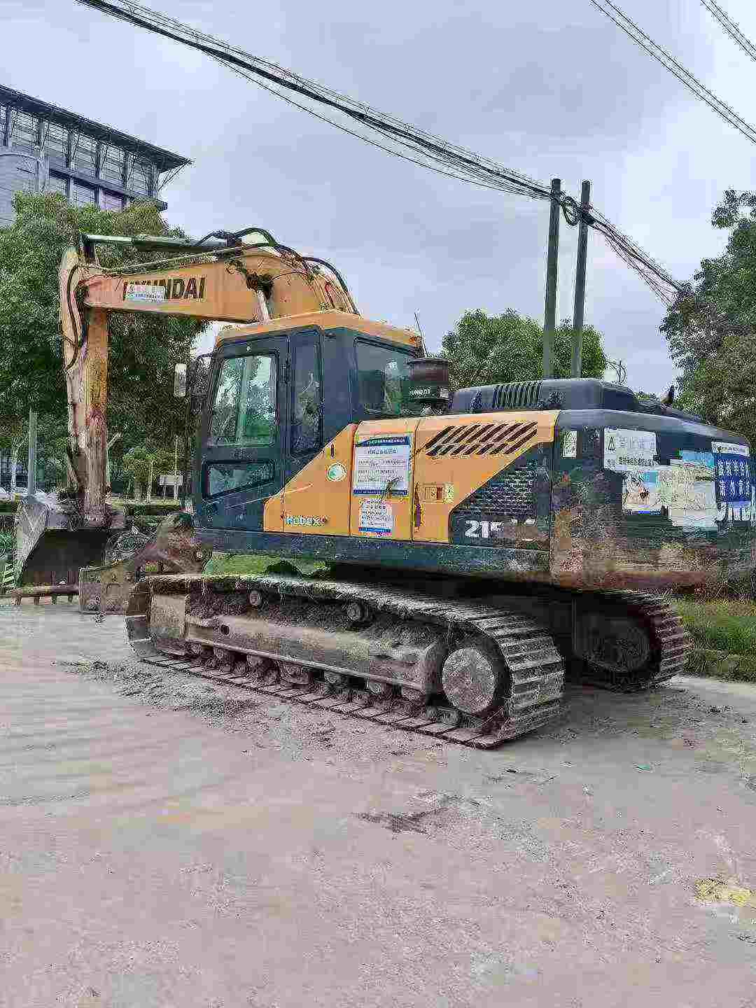 Buy Hyundai R215VS Used Excavator / 1