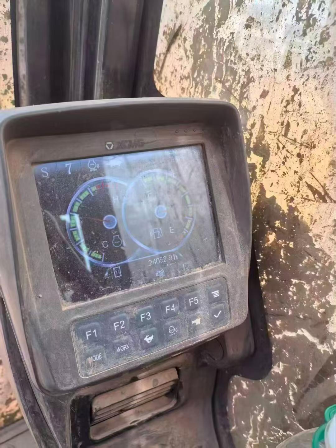 Buy XCMG XE135B Used Excavator / 1