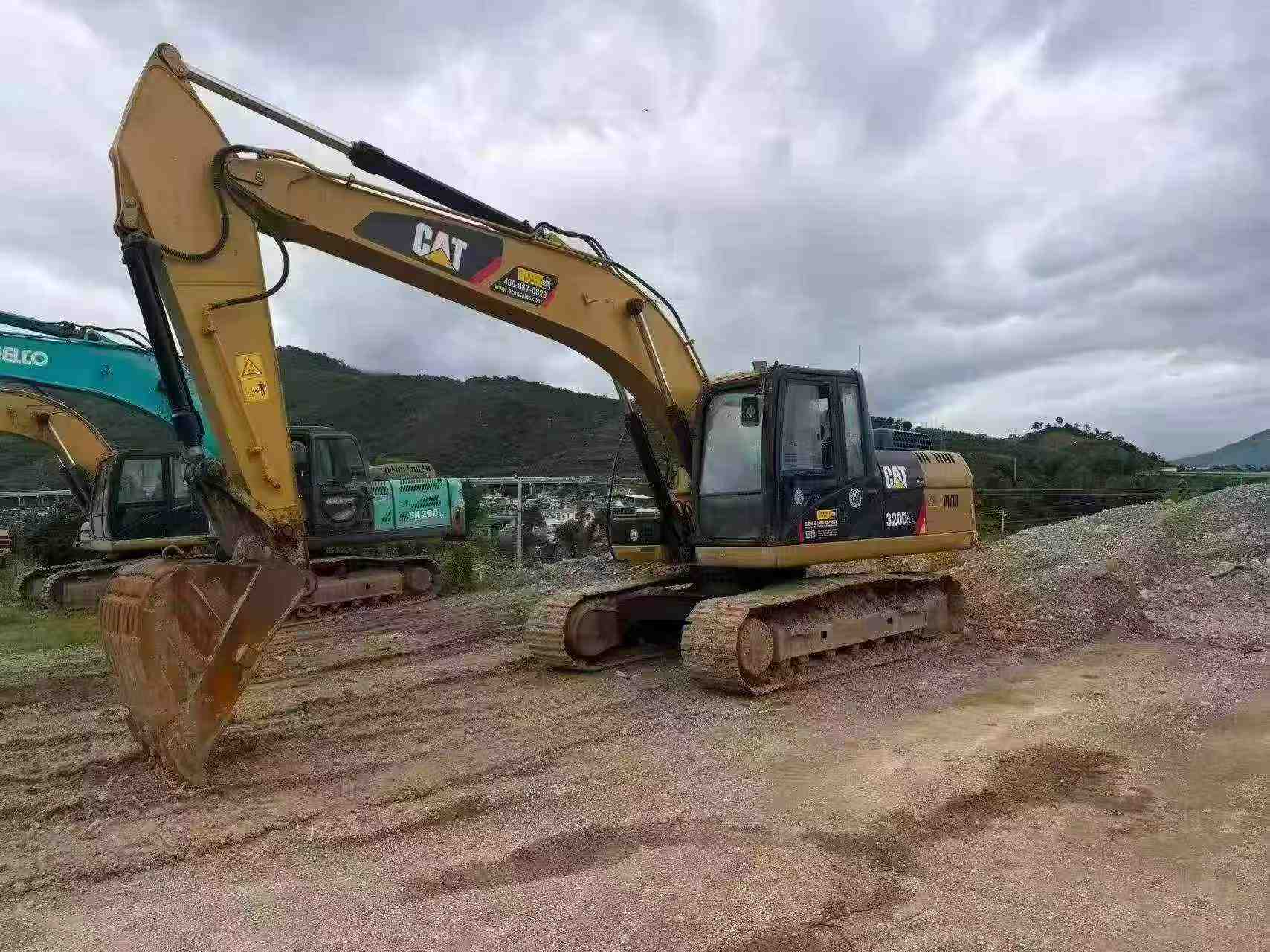 Buy Caterpillar 320D Used Excavator / 1