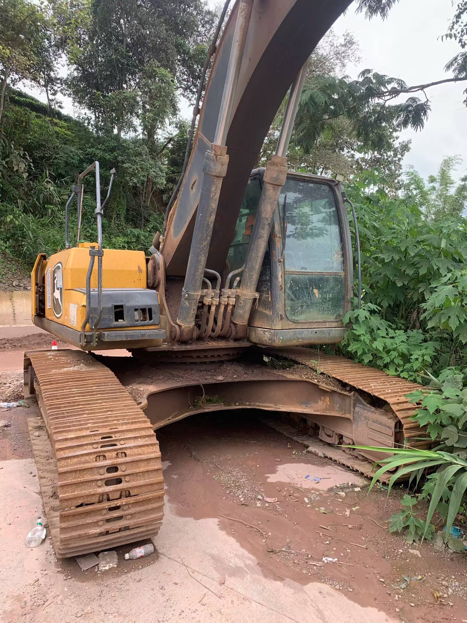 Buy JohnDeere E260LC Used Excavator / 1