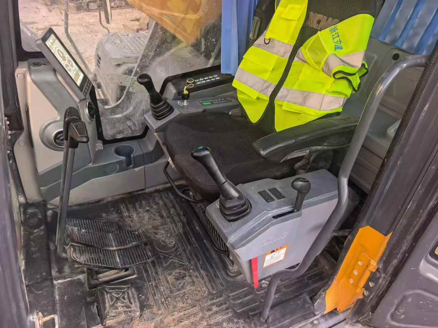 Compre Excavadora XCMG XE400T Usada / 8