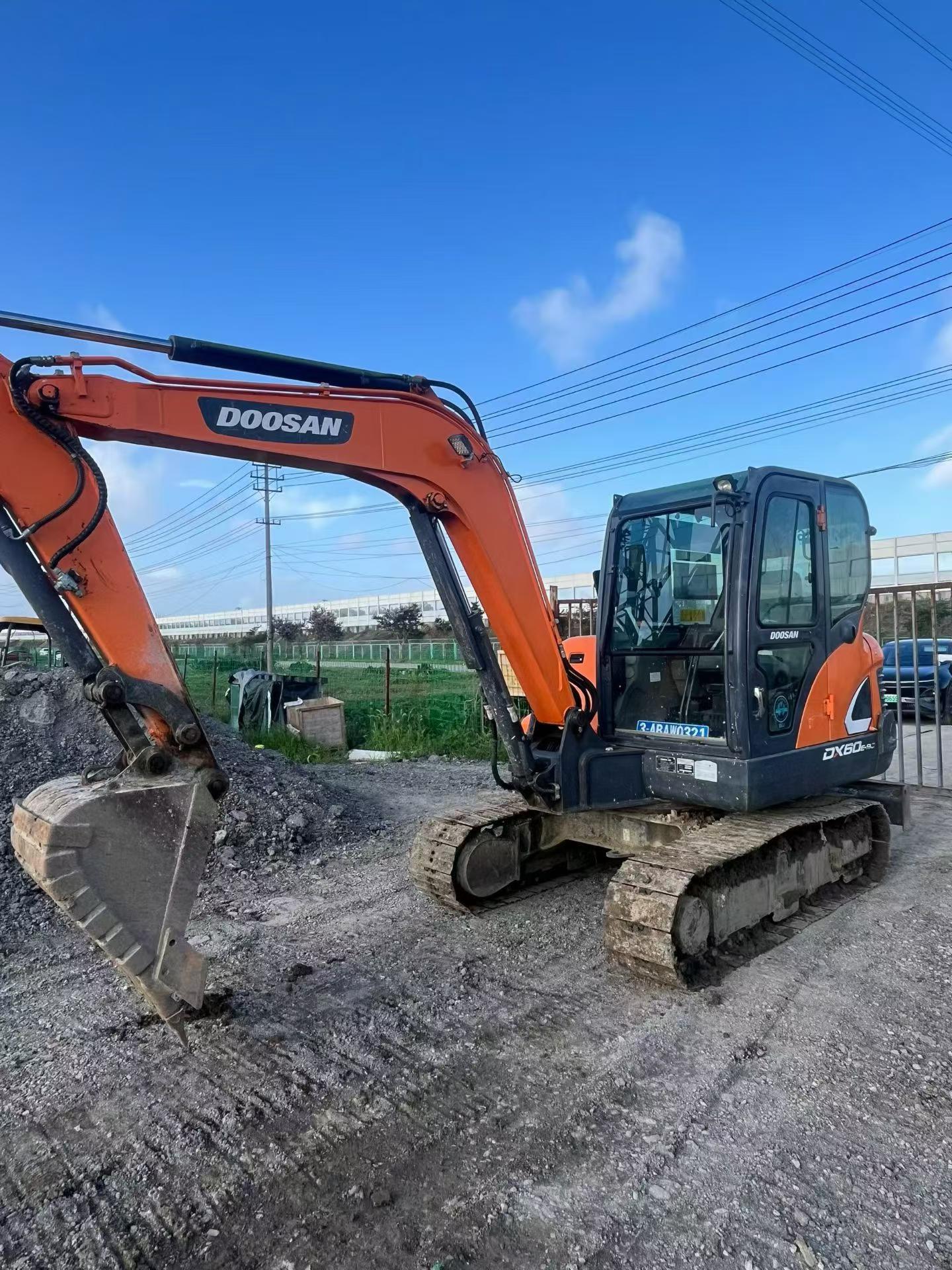Buy Doosan DH60 Used Excavator / 1