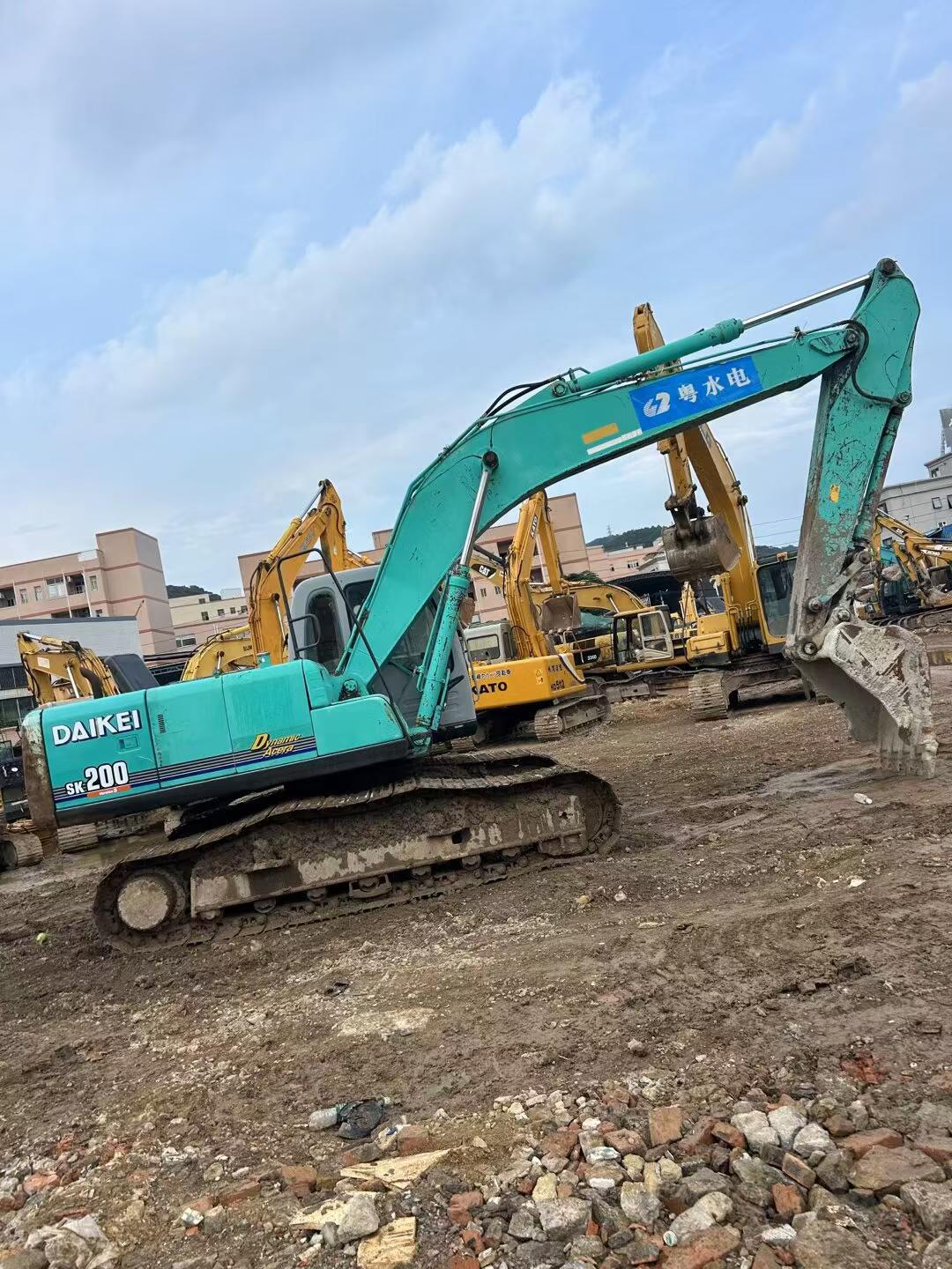 Buy Kobelco SK200-2 Used Excavator / 1