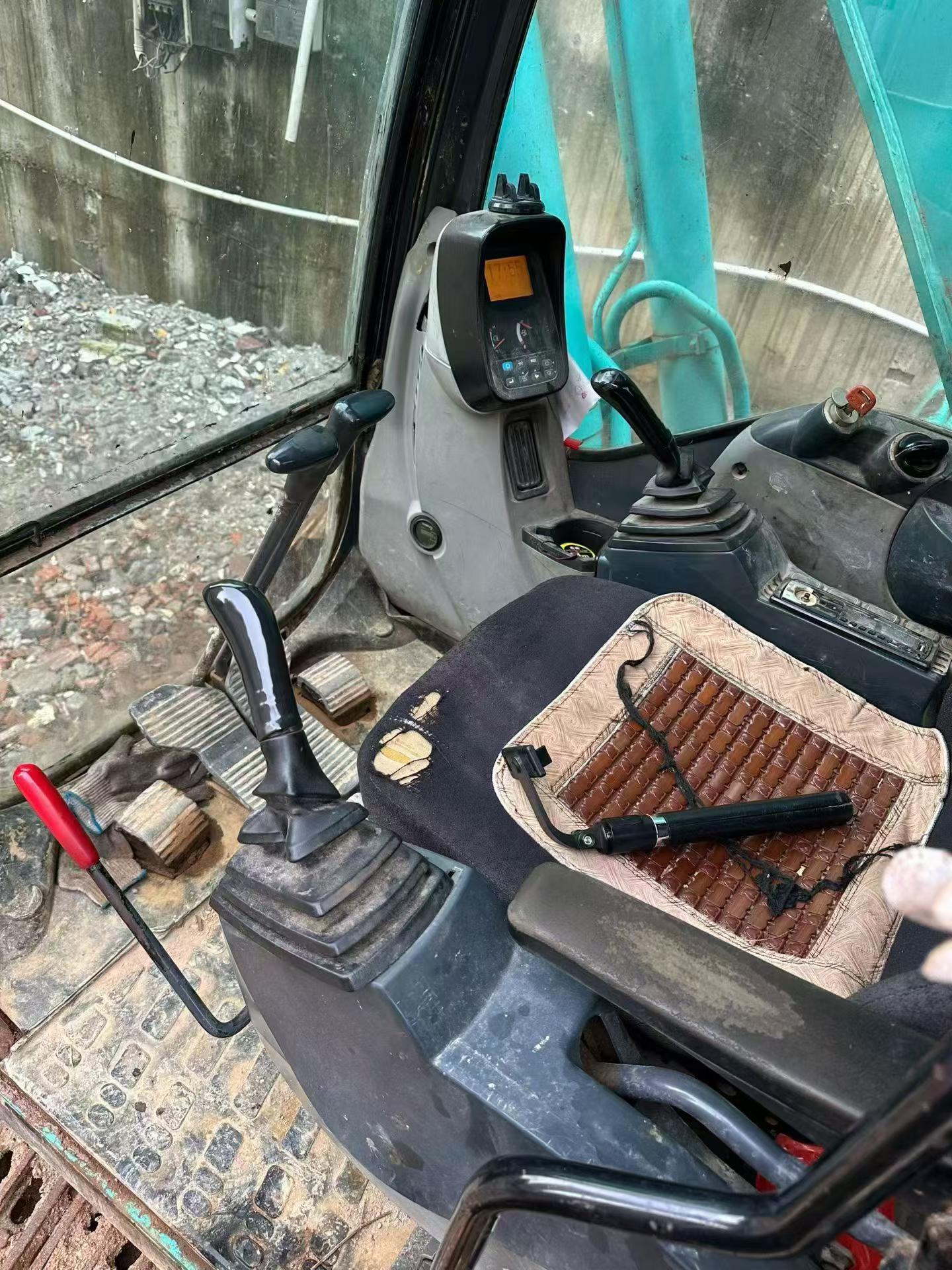 Buy Kobelco SK200-8 Used Excavator / 3