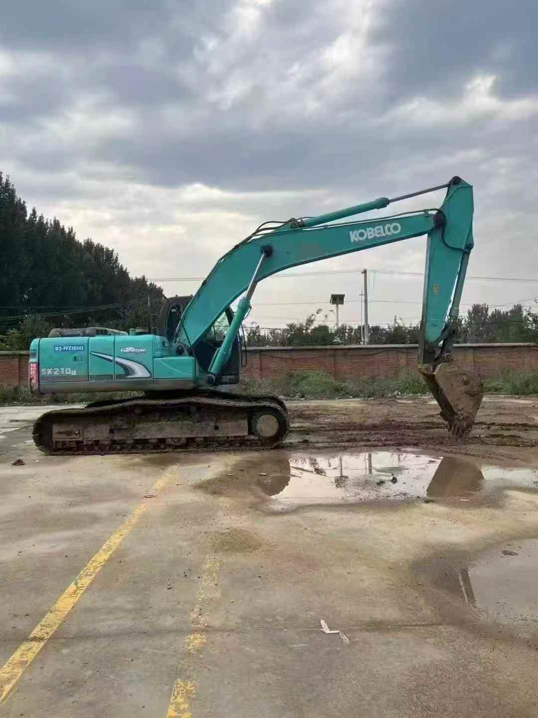 Buy Kobelco SK210 Used Excavator / 4 Buy Kobelco SK210 Used Excavator / 4