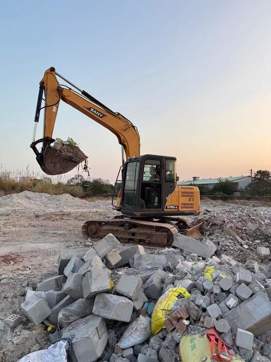 Buy Sany SY95C Used Excavator / 1