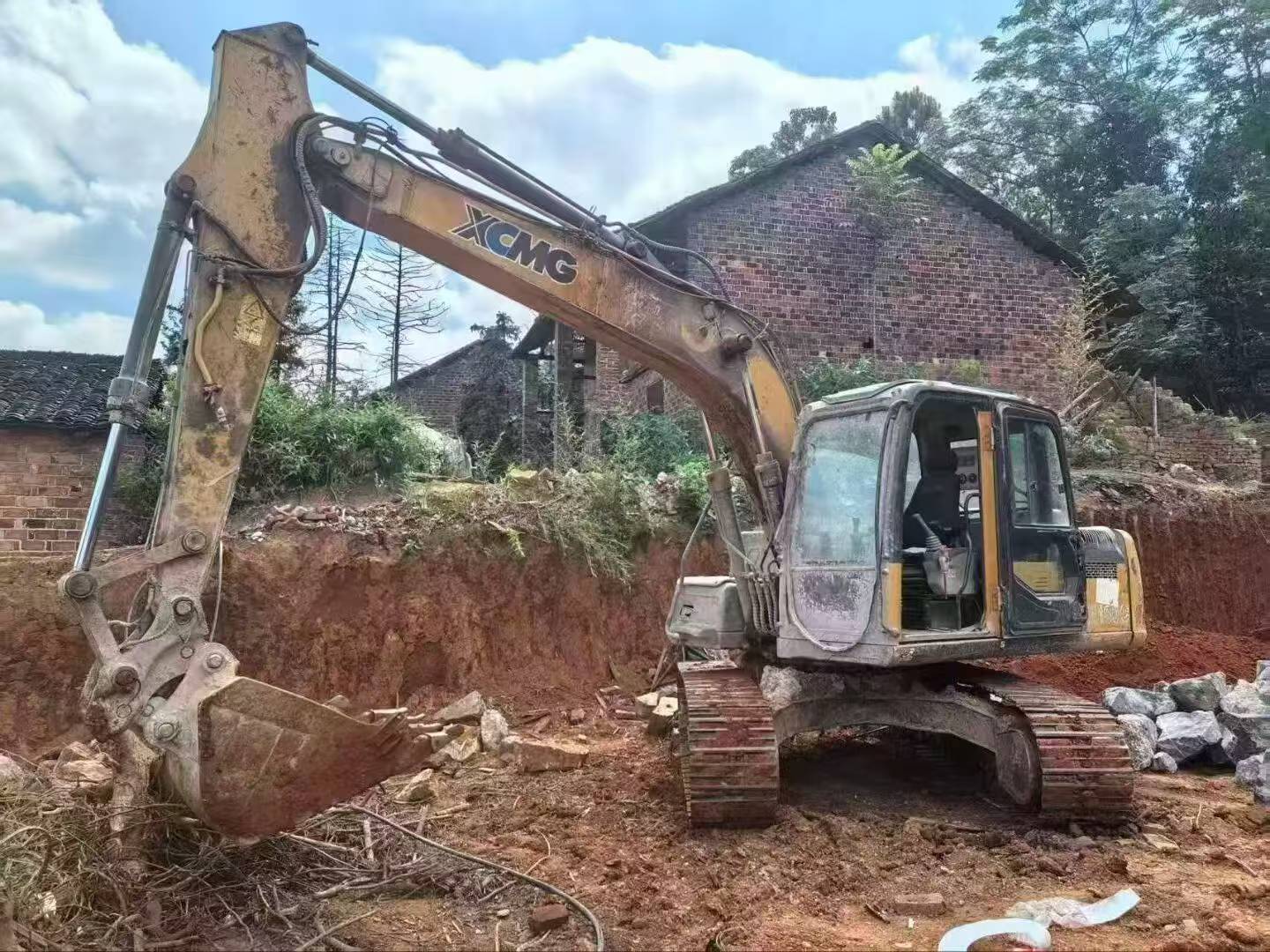 Buy XCMG XE135B Used Excavator / 4 Buy XCMG XE135B Used Excavator / 4