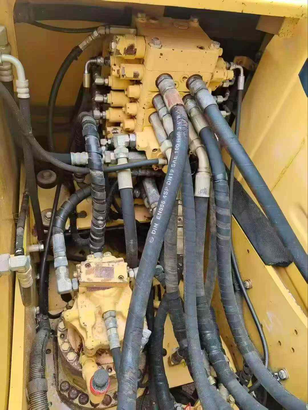 Buy Komatsu PC130 Used Excavator / 1