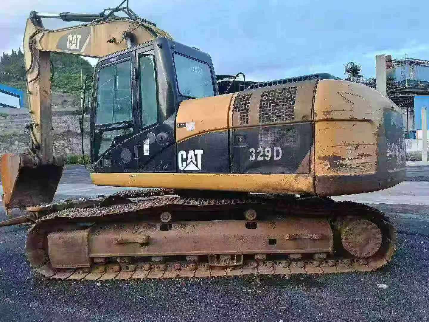 Buy Caterpillar 323 Used Excavator / 4