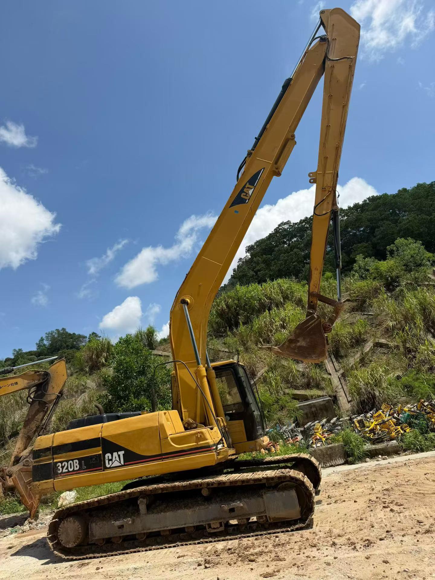 Buy Caterpillar 320BL Used Excavator / 2 Buy Caterpillar 320BL Used Excavator / 2