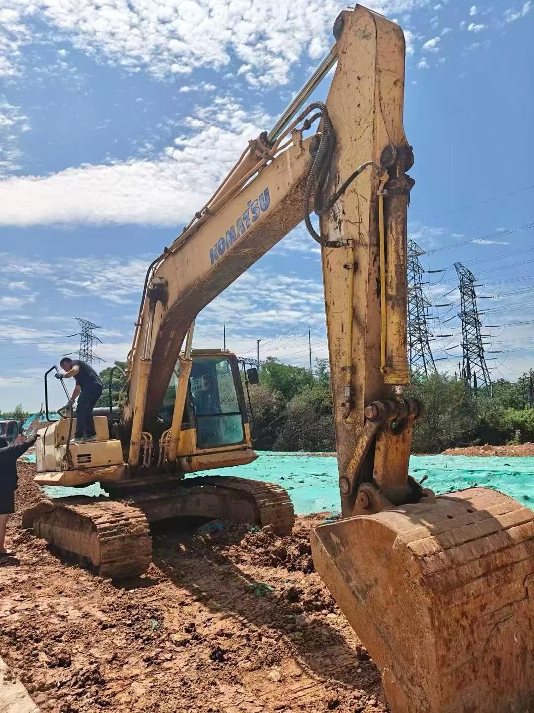 Buy Komatsu PC200-8 Used Excavator / 8 Buy Komatsu PC200-8 Used Excavator / 8