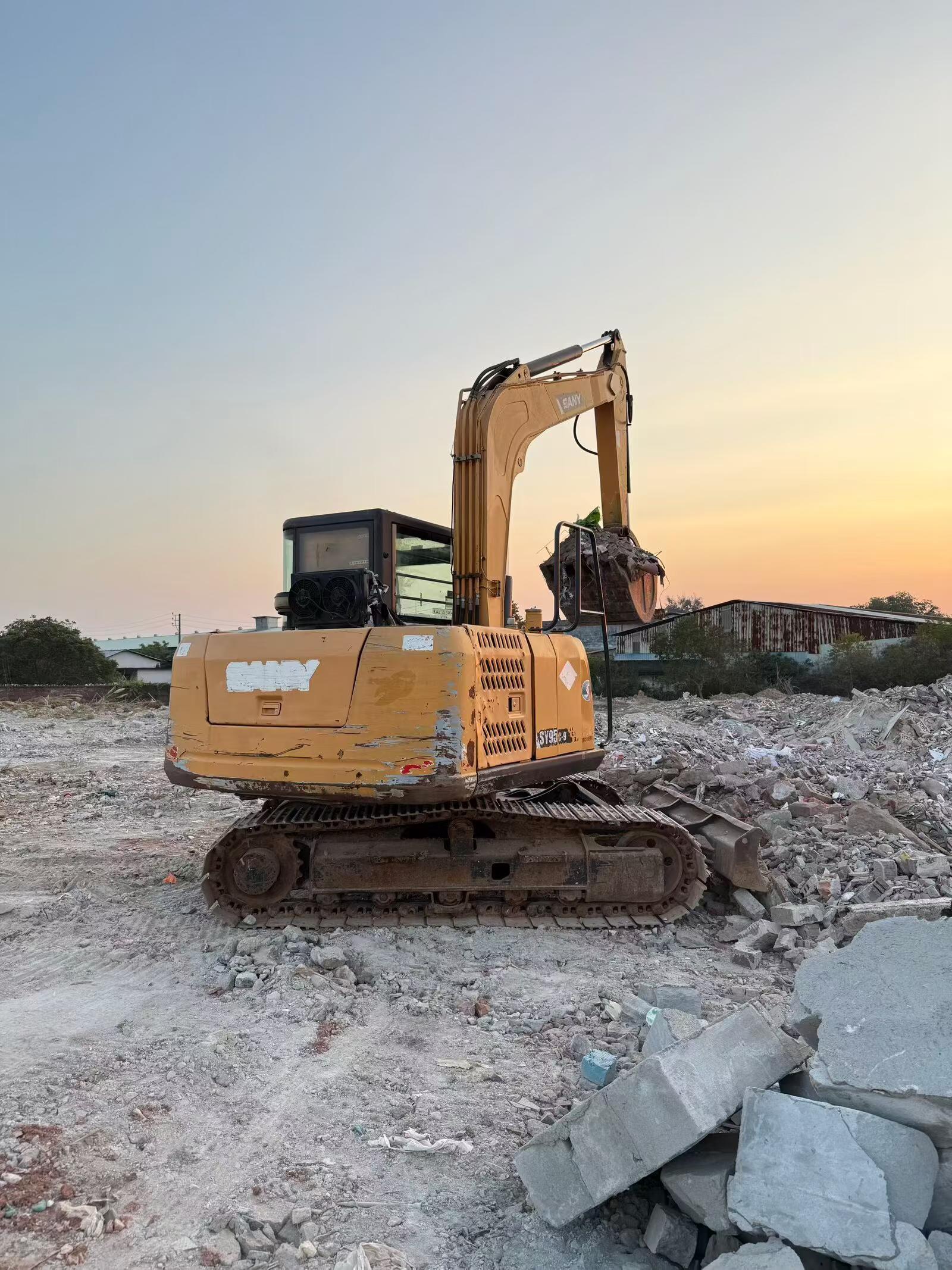 Buy Sany SY95C Used Excavator / 3 Buy Sany SY95C Used Excavator / 3