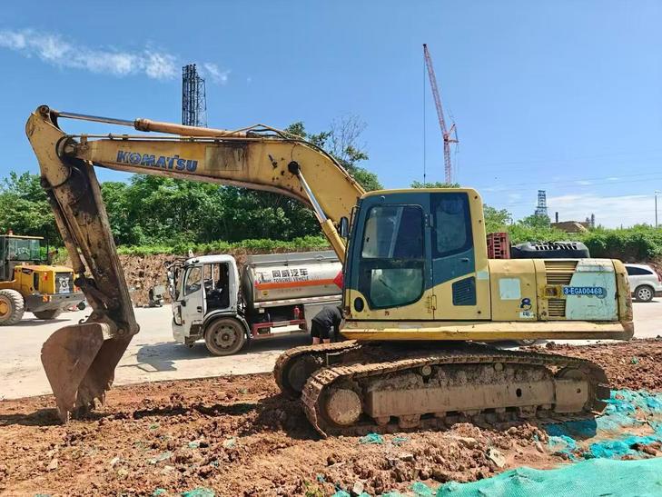 Buy Komatsu PC200-8 Used Excavator / 1
