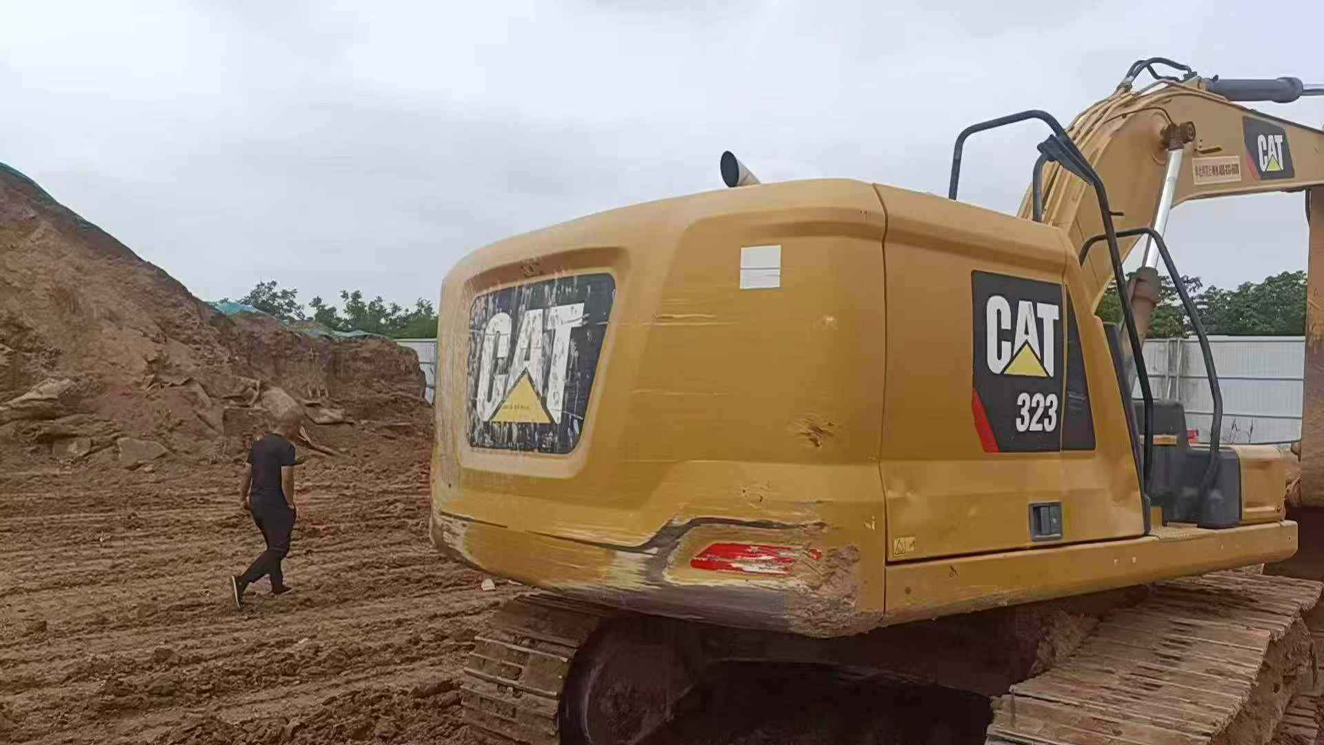 Buy Caterpillar 323 Used Excavator / 2 Buy Caterpillar 323 Used Excavator / 2
