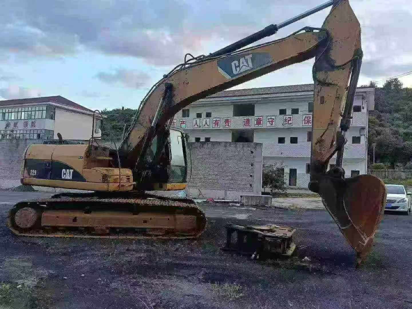 Buy Caterpillar 323 Used Excavator