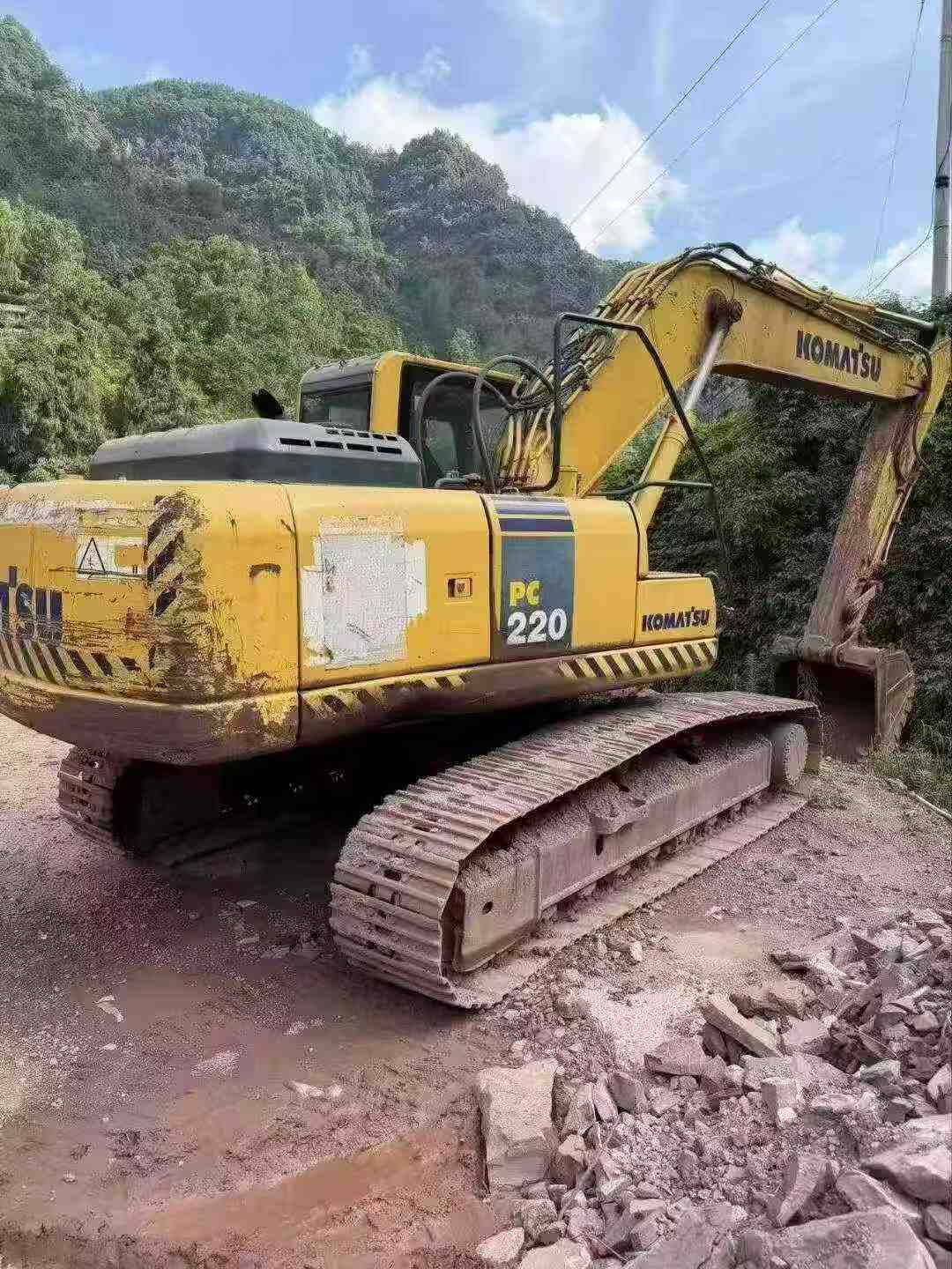 Buy Komatsu PC220 Used Excavator / 2