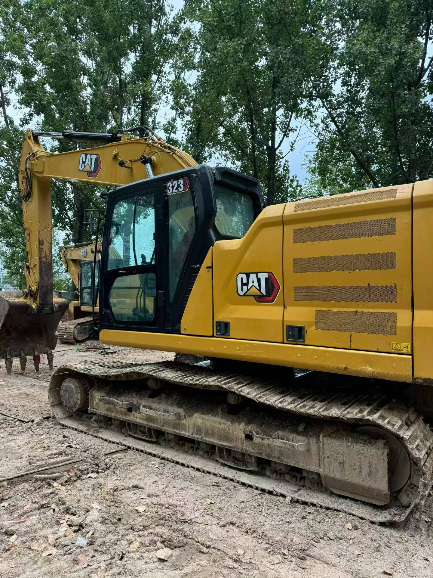 Buy Caterpillar 323 Used Excavator / 1