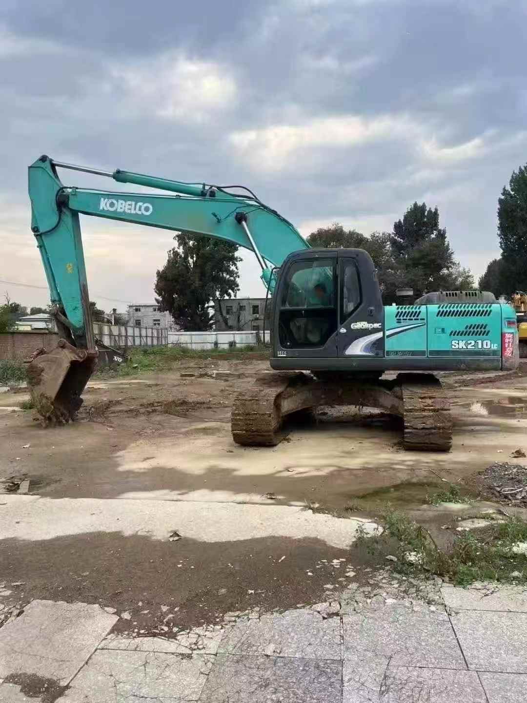 Buy Kobelco SK210 Used Excavator / 1