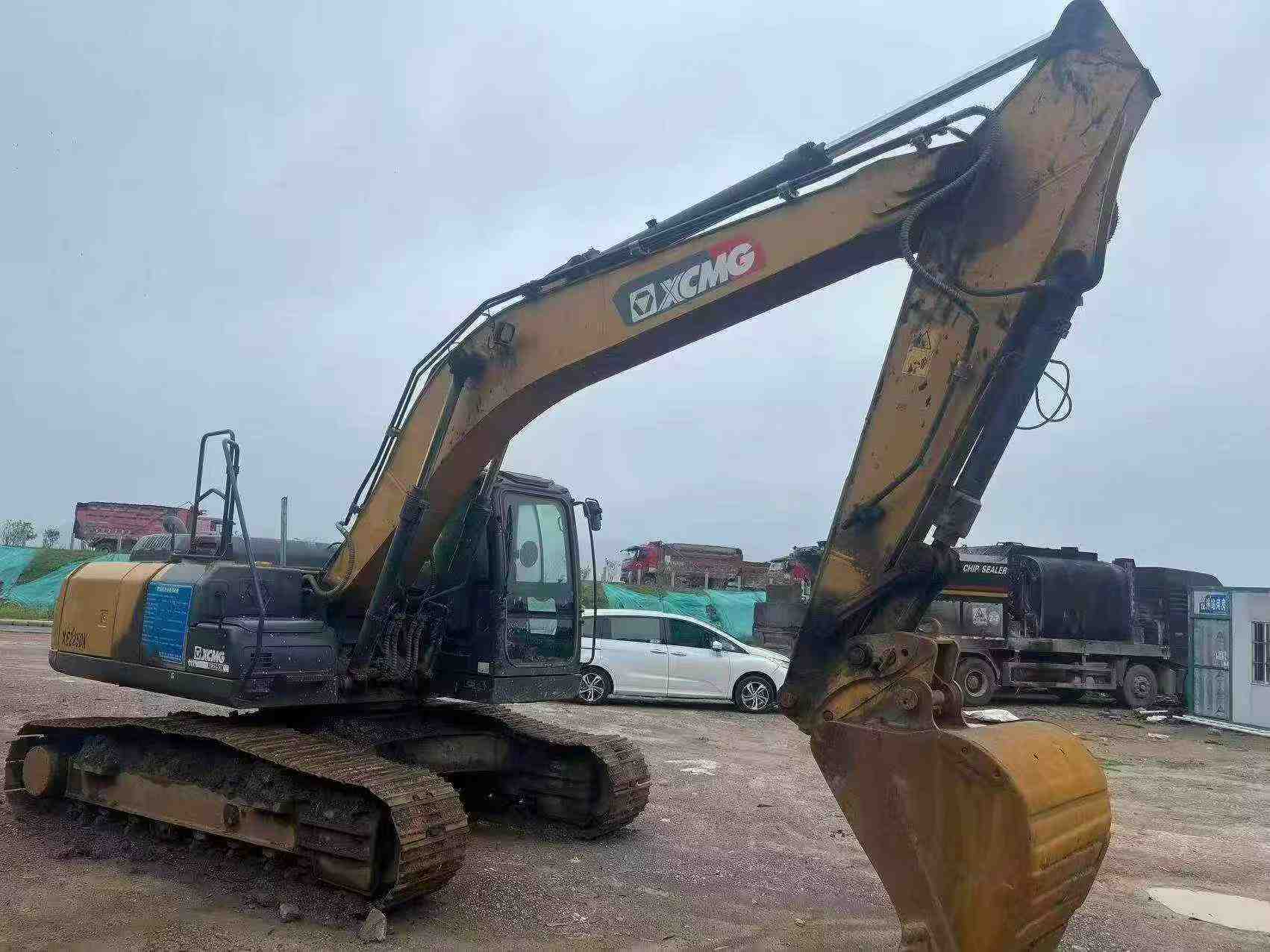 Comprar XCMG XE225DK Usado Escavadeira