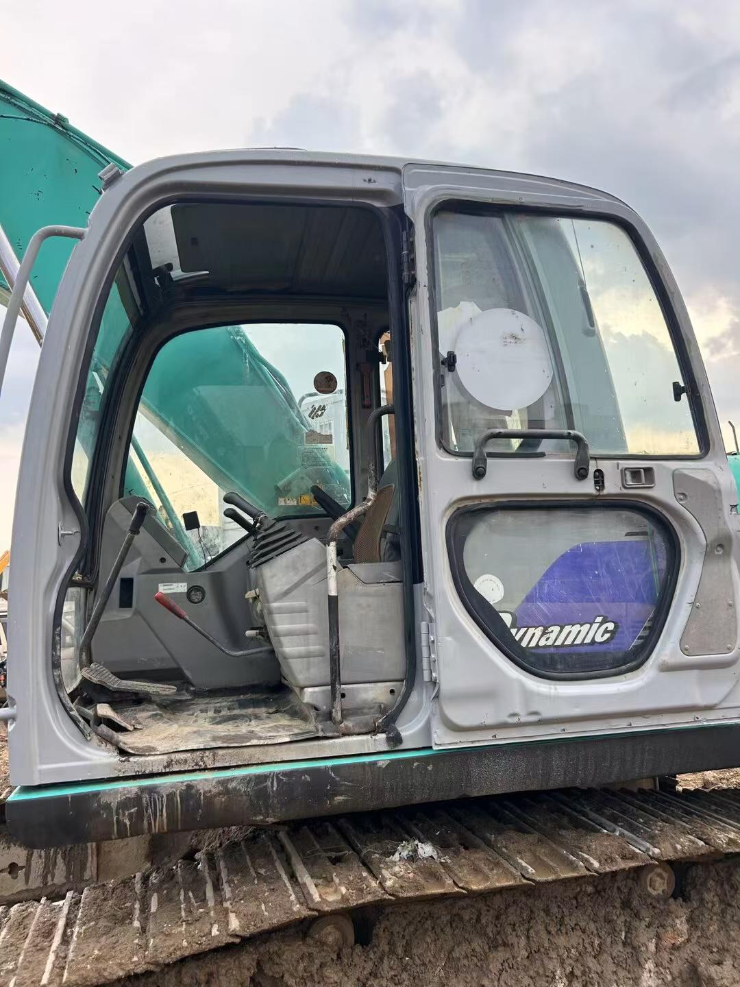 Buy Kobelco SK200-2 Used Excavator / 3 Buy Kobelco SK200-2 Used Excavator / 3