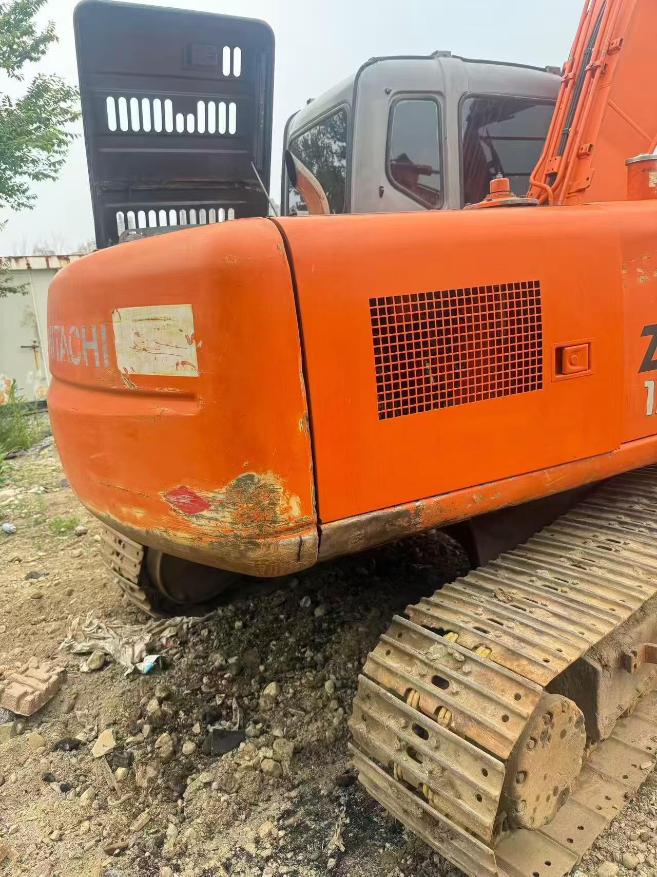 Compre Escavadeira Hitachi EX130 Usada / 2 Compre Escavadeira Hitachi EX130 Usada / 2