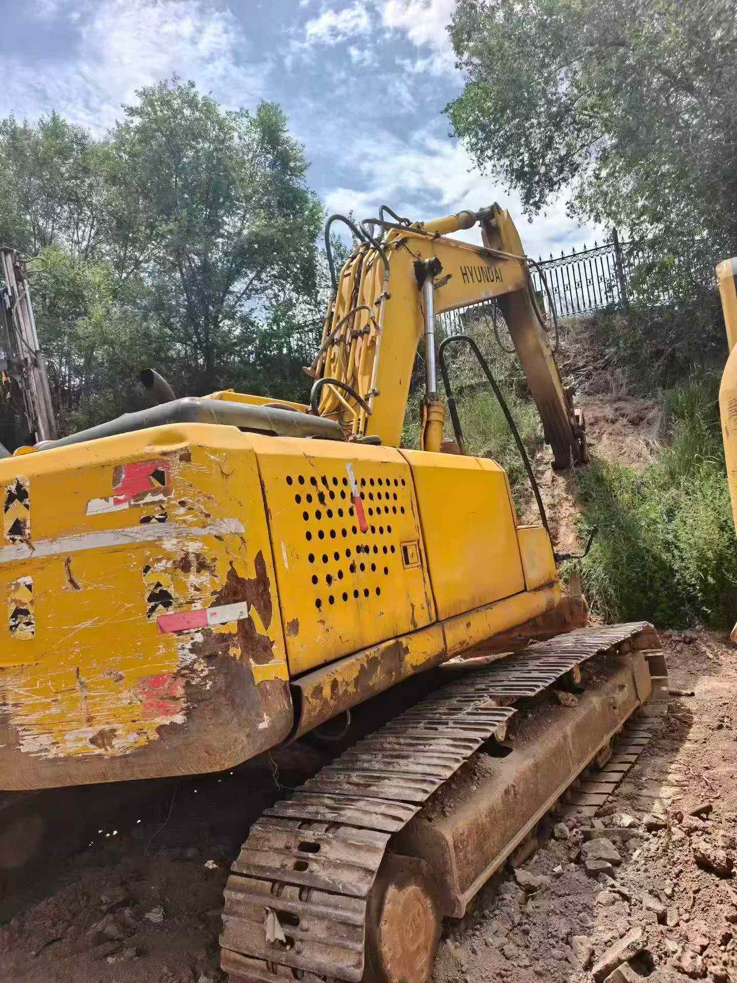 Buy Hyundai R265LC-7 Used Excavator / 3 Buy Hyundai R265LC-7 Used Excavator / 3