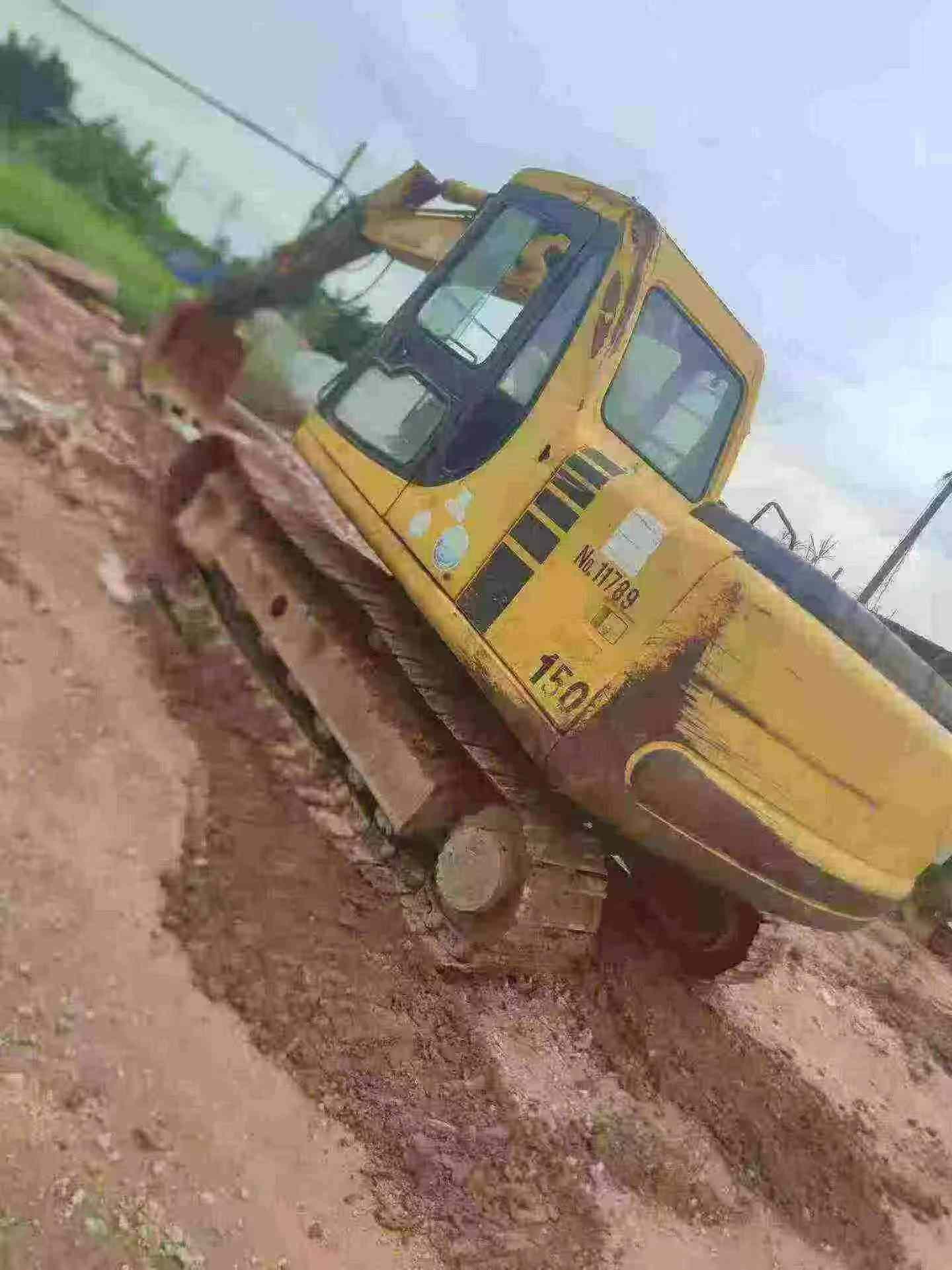 Buy Komatsu PC120-6 Used Excavator / 3 Buy Komatsu PC120-6 Used Excavator / 3