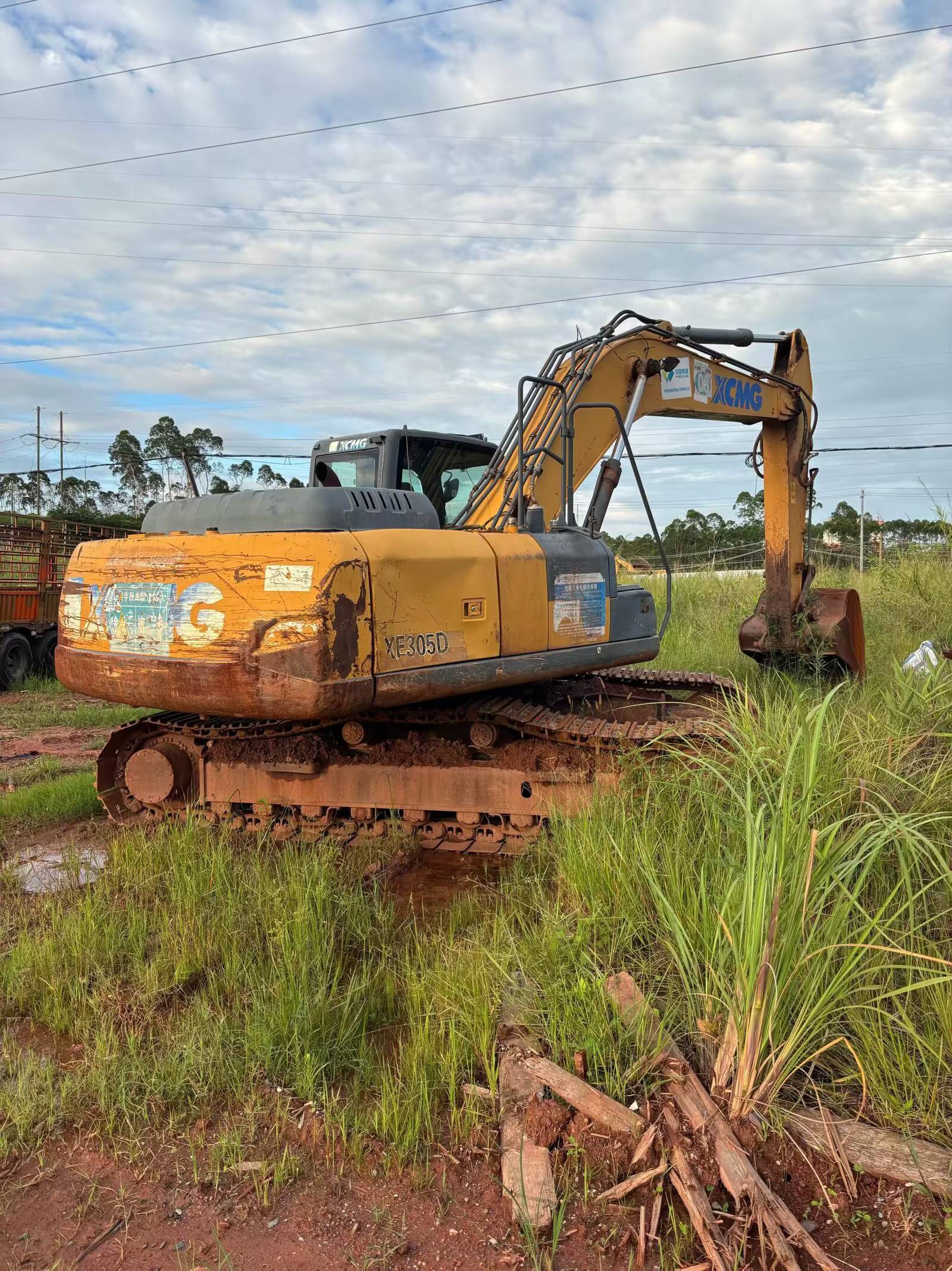 Buy XCMG XE270DK Used Excavator / 2 Buy XCMG XE270DK Used Excavator / 2